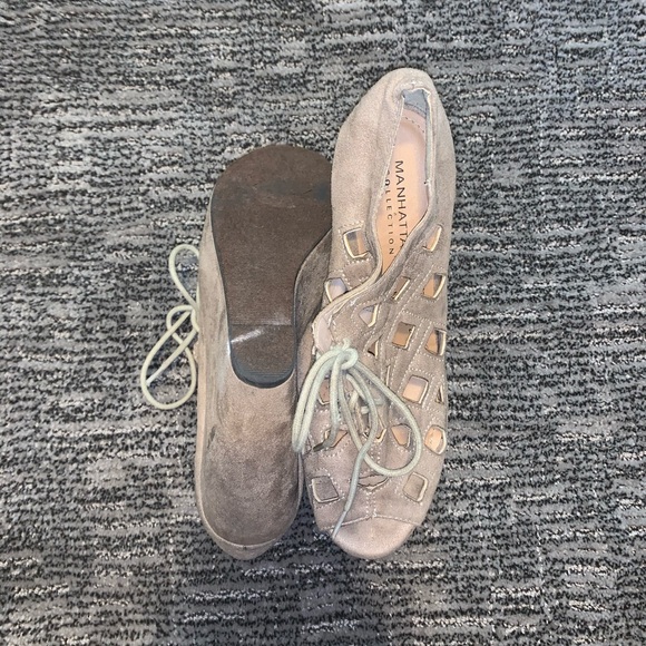 Cream Wedges - Picture 3 of 3